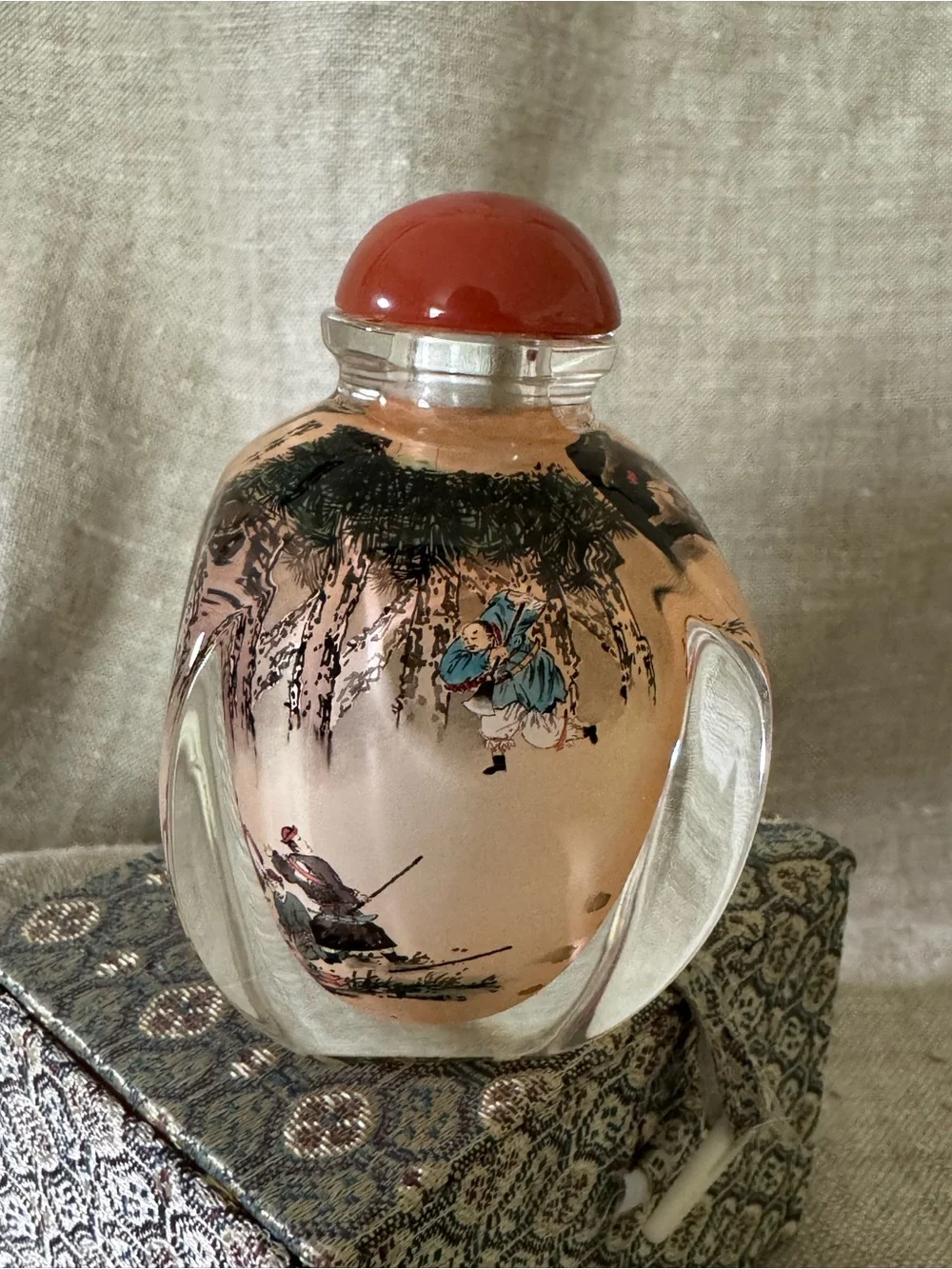 vintage Chinese reverse painted snuff bottle with box